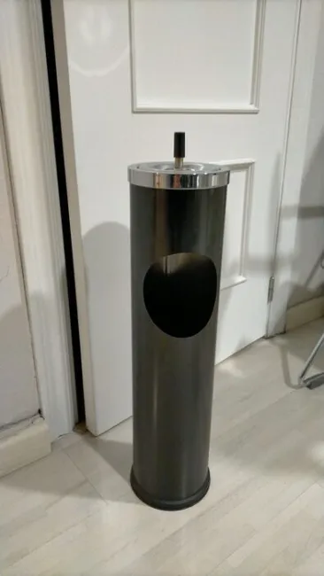 Cenicero Pie Cilindrico Negro Balvi