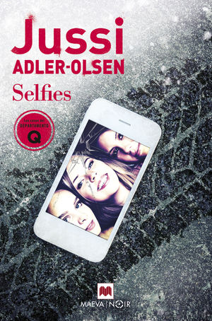 SELFIE JUSSI ADLER OLSEN