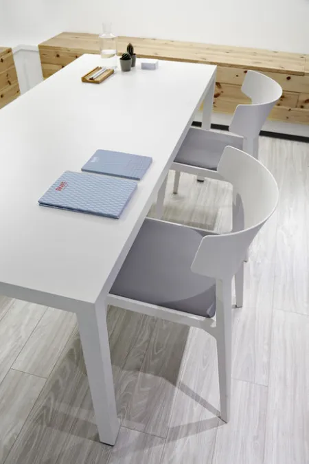 Silla Wing Polipropileno Blanco Asiento Pur Gris
