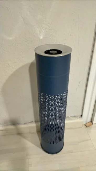 Cenicero Pie Metalico Perforado Azul Cilindro